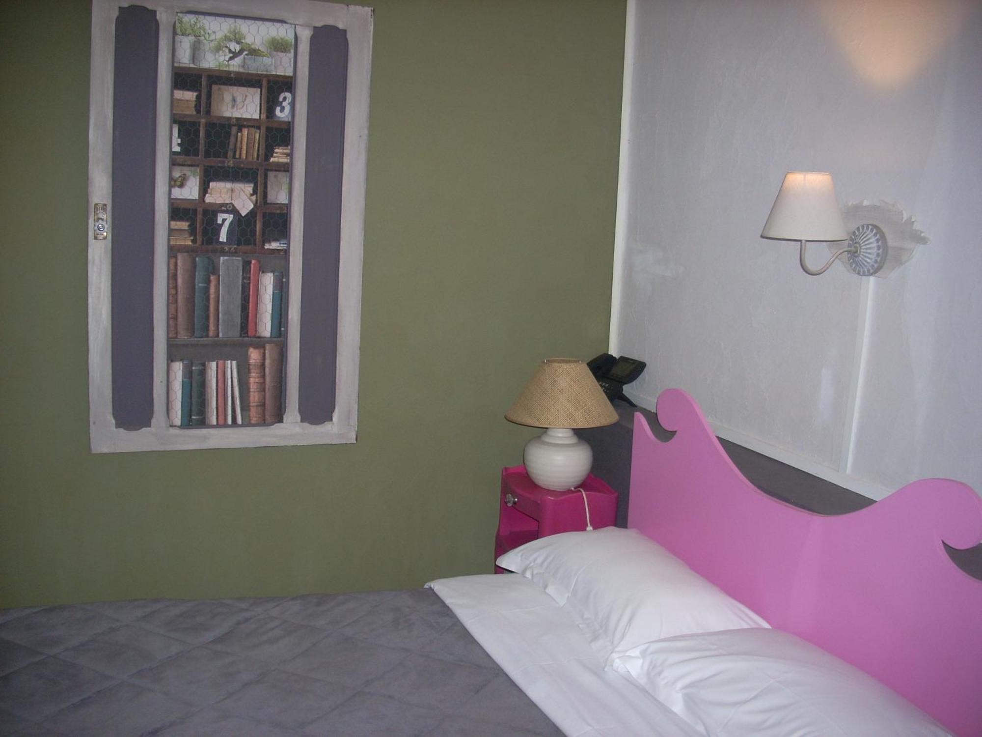 Du Chateau Hotel 2*